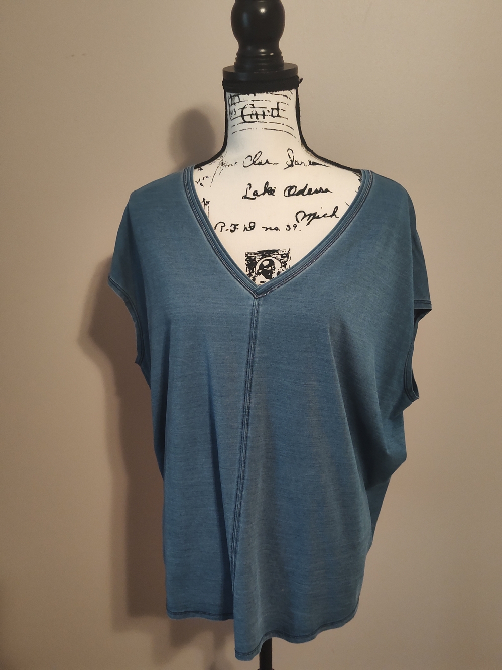 White House Black Market Dusty Blue V-Neck Short Sleeve Tee